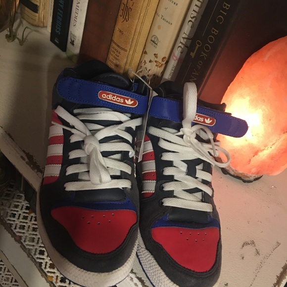 Rare Adidas Mids women’s size 7 - Picture 3 of 4